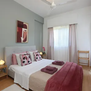 Cozy In Near Foinikoudes Apartament Larnaca